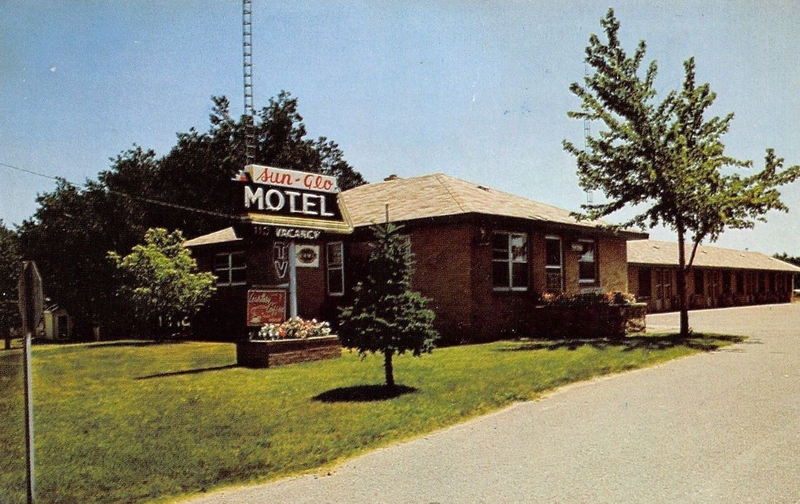 Sun-Glo Motel - Old Postcard